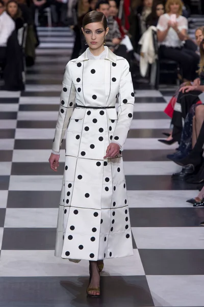 Look 2